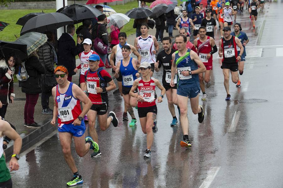 Más de 2.500 atletas han participado en la EDP Media Maratón de Gijón, en la que se ha impuesto el marroquí Said Attadi. ¿Estuviste? ¡Búscate en las fotos!