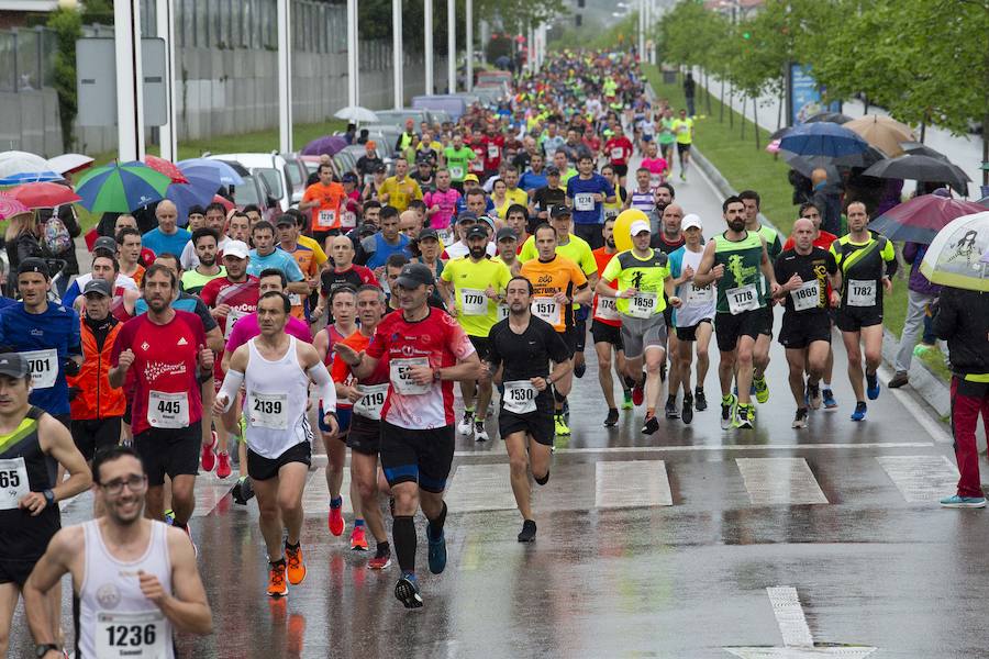 Más de 2.500 atletas han participado en la EDP Media Maratón de Gijón, en la que se ha impuesto el marroquí Said Attadi. ¿Estuviste? ¡Búscate en las fotos!