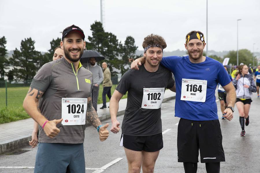 Más de 2.500 atletas han participado en la EDP Media Maratón de Gijón, en la que se ha impuesto el marroquí Said Attadi. ¿Estuviste? ¡Búscate en las fotos!