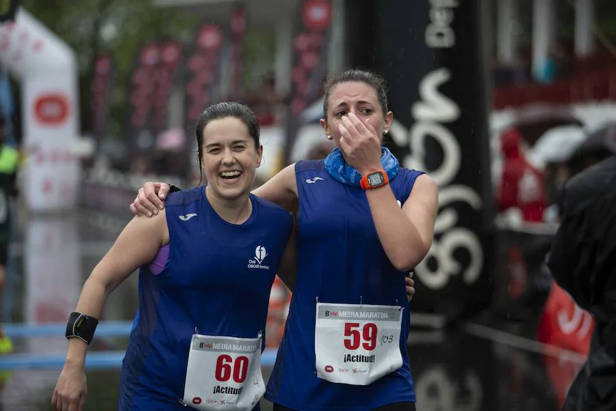 Más de 2.500 atletas han participado en la EDP Media Maratón de Gijón, en la que se ha impuesto el marroquí Said Attadi. ¿Estuviste? ¡Búscate en las fotos!