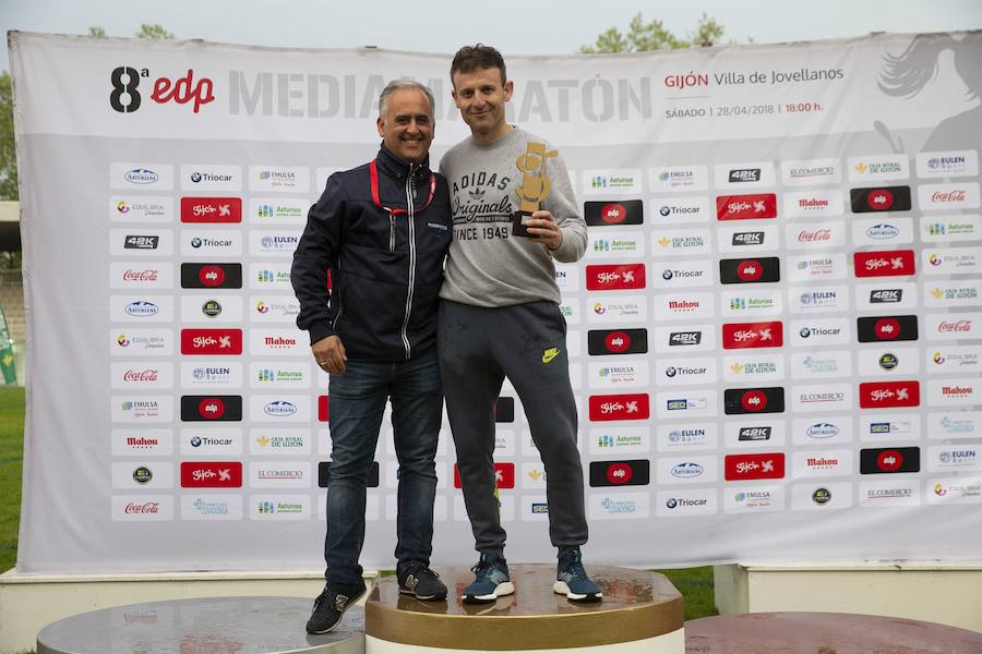 Más de 2.500 atletas han participado en la EDP Media Maratón de Gijón, en la que se ha impuesto el marroquí Said Attadi. ¿Estuviste? ¡Búscate en las fotos!