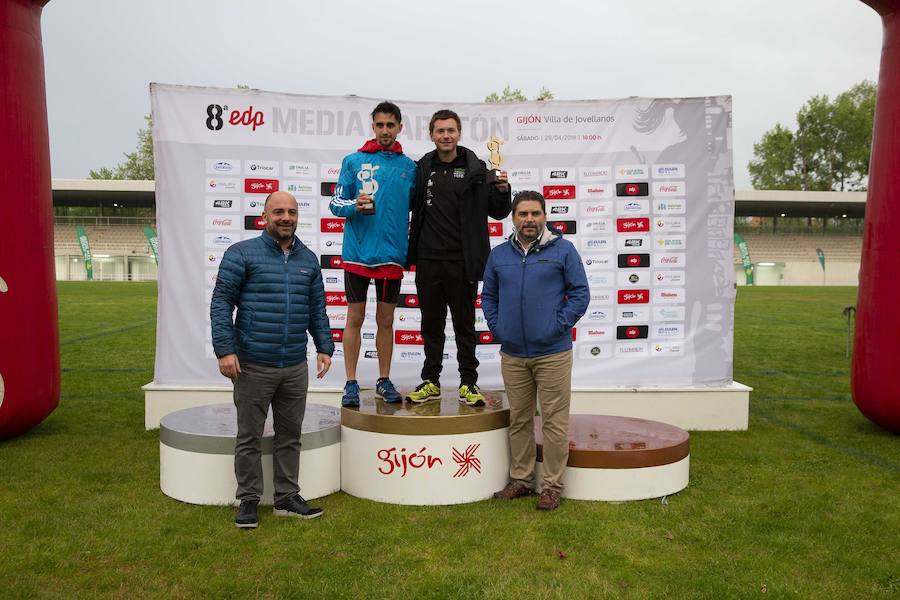 Más de 2.500 atletas han participado en la EDP Media Maratón de Gijón, en la que se ha impuesto el marroquí Said Attadi. ¿Estuviste? ¡Búscate en las fotos!