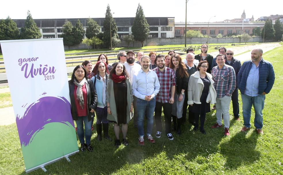 Rosón presenta a Daniel Latorre como el candidato a sucederle en Podemos Oviedo
