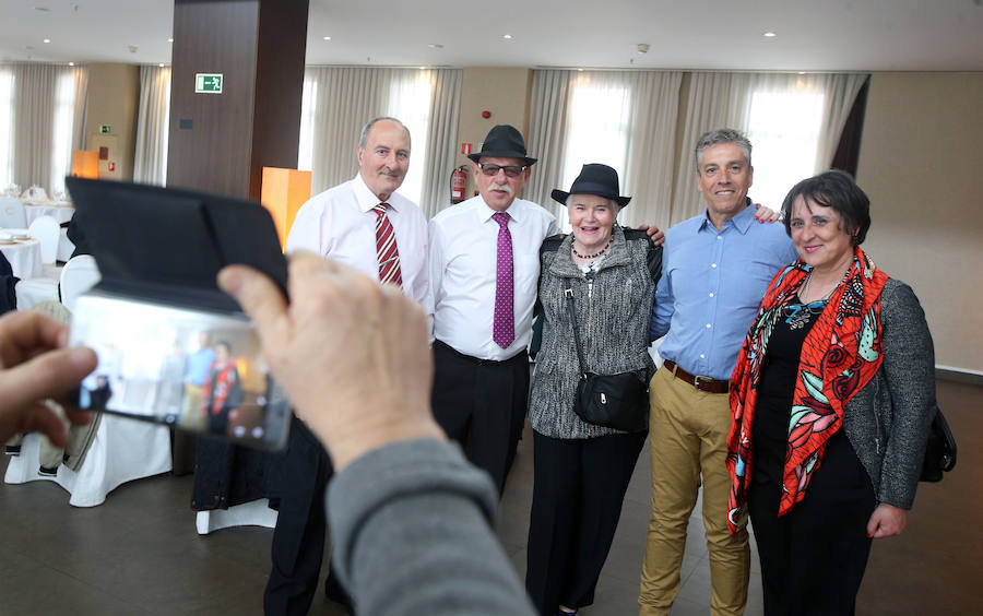 La asociación organizó una comida de hermanamiento en el hotel AC Fórum de la plaza de los Ferroviarios