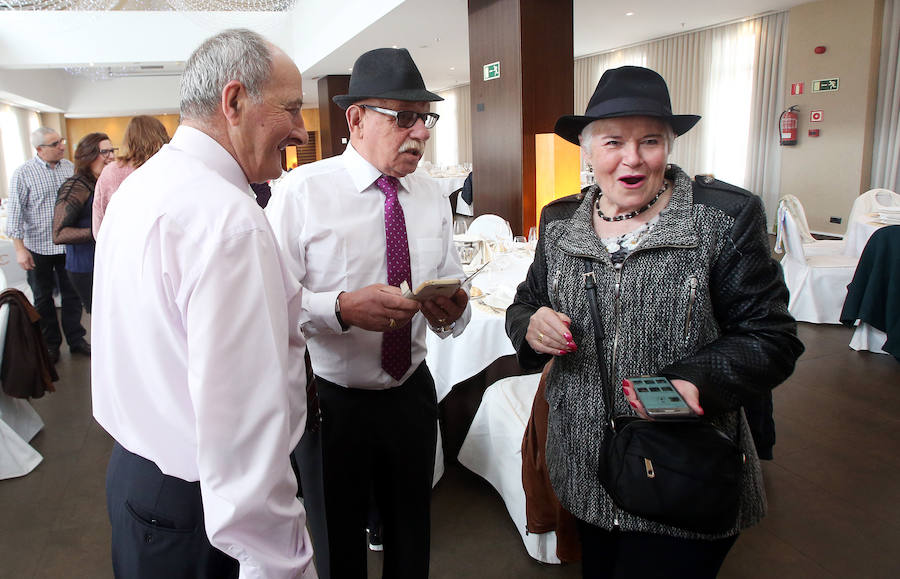 La asociación organizó una comida de hermanamiento en el hotel AC Fórum de la plaza de los Ferroviarios