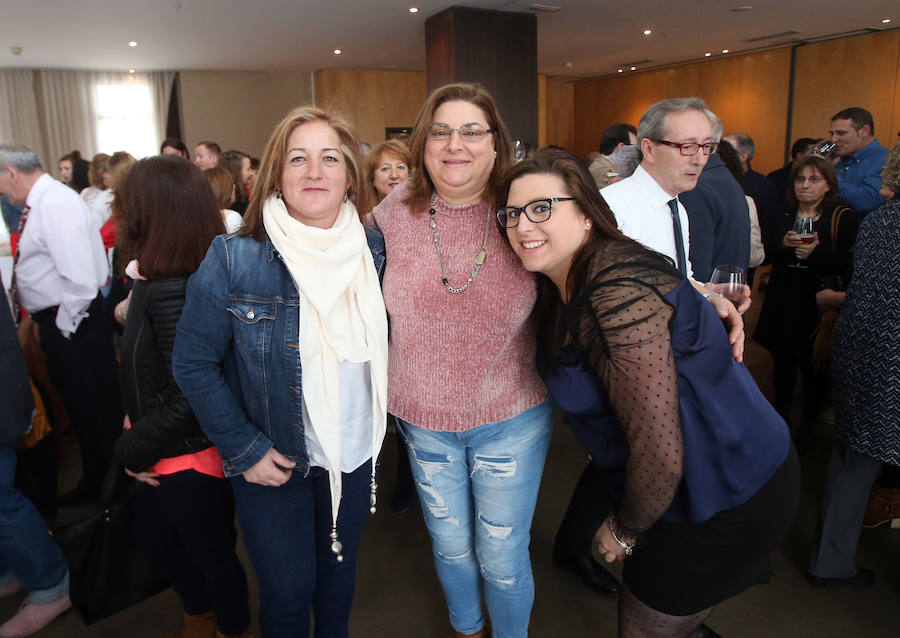La asociación organizó una comida de hermanamiento en el hotel AC Fórum de la plaza de los Ferroviarios
