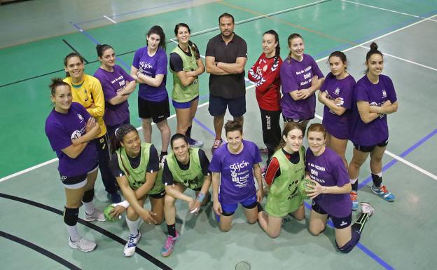 El Mavi Nuevas Tecnologías La Calzada ganó la Copa de la Reina y se convirtió en la revelación de la División de Honor femenina tras su segunda temporada en la élite del balonmano.