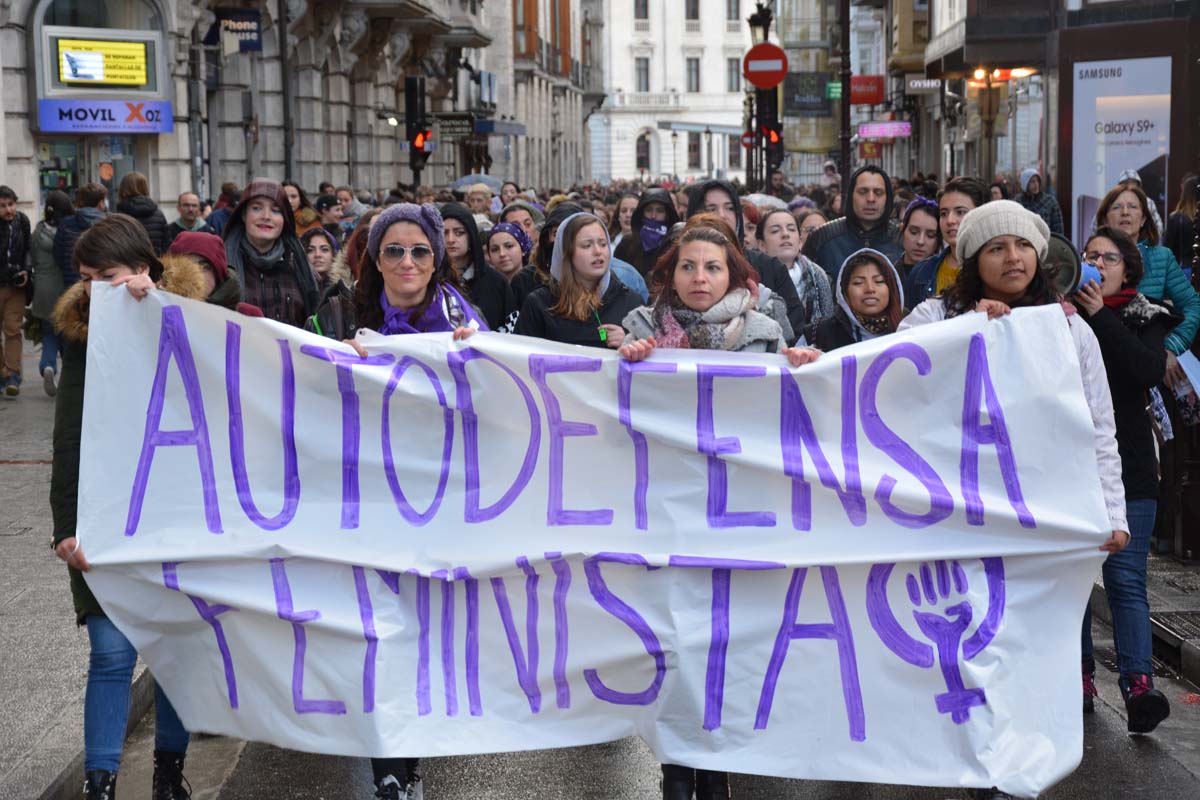 Miles de personas marchan por las calles de Burgos para mostrar su condena unánime ante el asesinato machista de Silvia Plaza