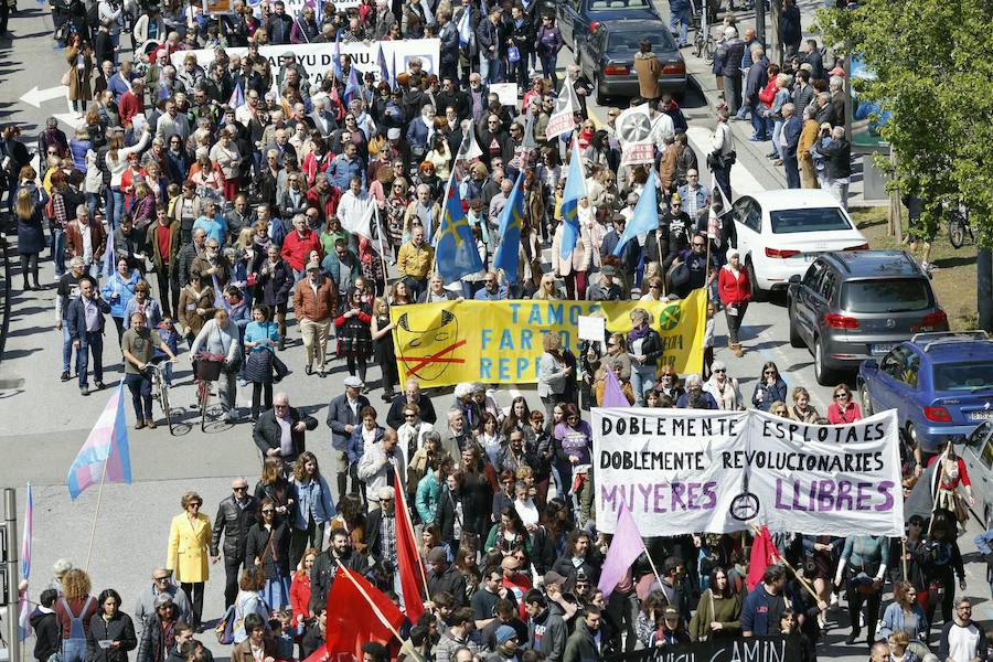 CNT, CGT, CSI y Suatea han convocado a un gran número de personas en Gijón, donde se ha celebrado una manifestación del Primero de Mayo impregnada por las reivindicaciones feministas. 