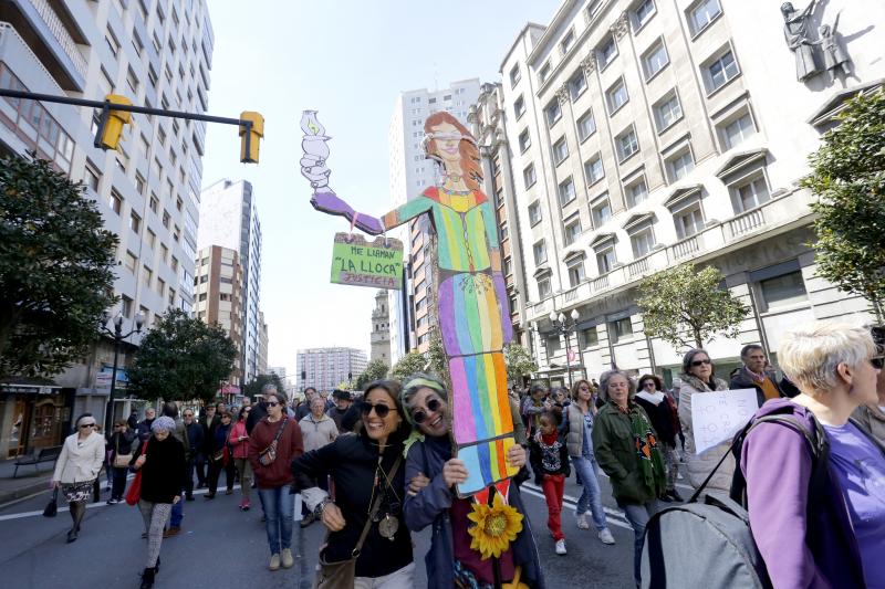 CNT, CGT, CSI y Suatea han convocado a un gran número de personas en Gijón, donde se ha celebrado una manifestación del Primero de Mayo impregnada por las reivindicaciones feministas. 