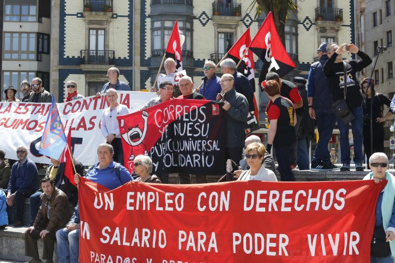 CNT, CGT, CSI y Suatea han convocado a un gran número de personas en Gijón, donde se ha celebrado una manifestación del Primero de Mayo impregnada por las reivindicaciones feministas. 