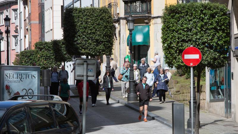 El buen tiempo invitó a lugareños y foráneos a disfrutar de todos los rincones del Principado en este Primero de Mayo.