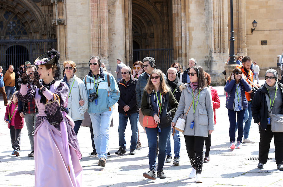 El buen tiempo invitó a lugareños y foráneos a disfrutar de todos los rincones del Principado en este Primero de Mayo.