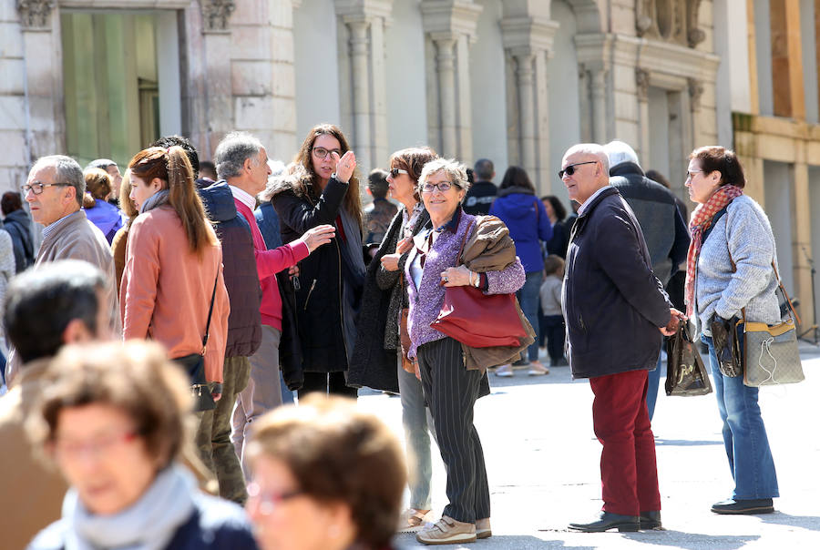 El buen tiempo invitó a lugareños y foráneos a disfrutar de todos los rincones del Principado en este Primero de Mayo.