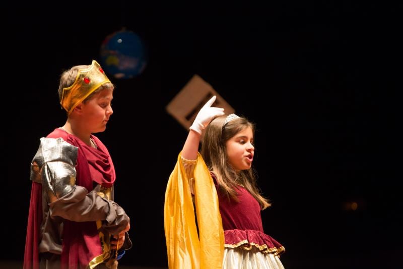 Cuatrocientos escolares participan en actividades basadas en la obra de la escritora Berta Piñán 