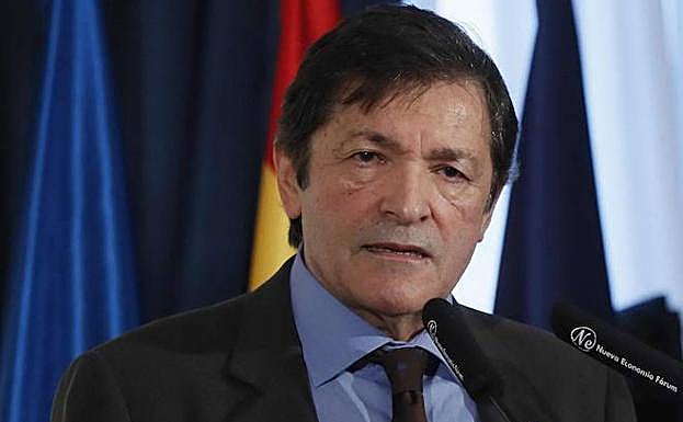 Javier Fernández dice que la cooficialidad no puede aprobarse «de tapadillo» y que los asturianos decidirán