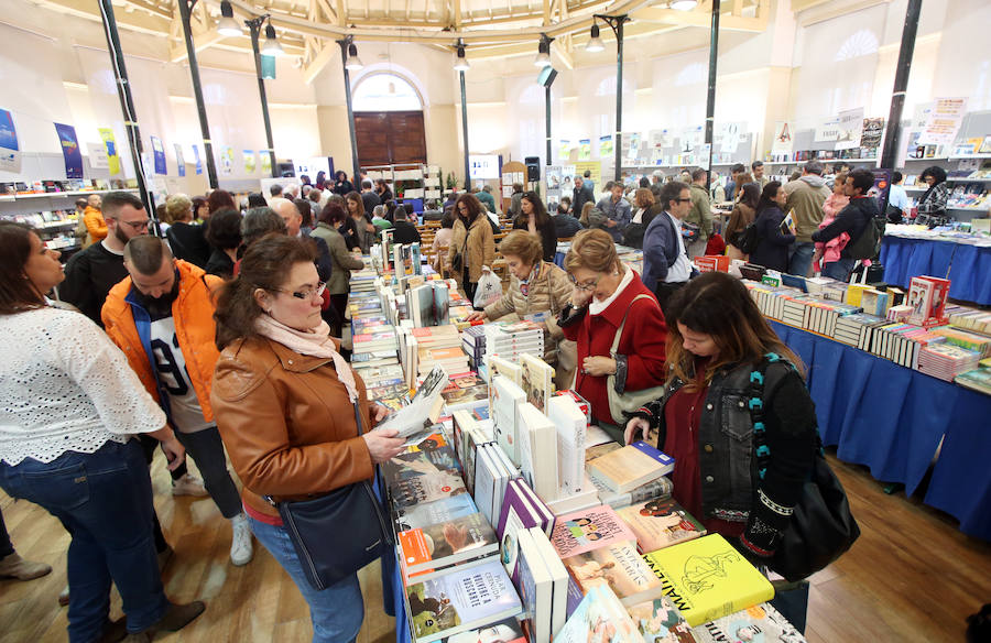 La feria vuelve un año más con el objetivo de rendir homenaje a la lectura. Permanecerá abierta hasta el domingo 13 de mayo