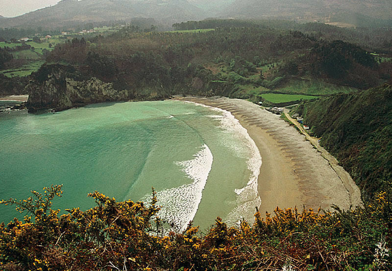 Playa de Cadavedo, en Valdés.