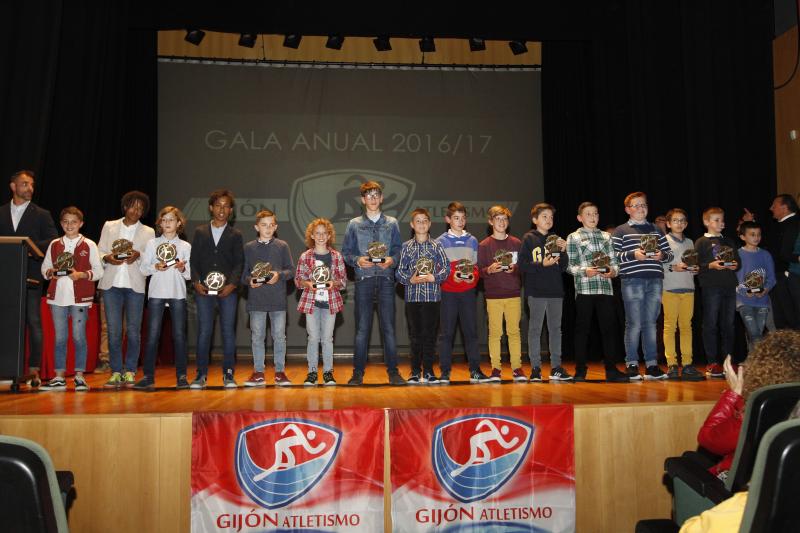 El club premió a sus mejores deportistas en un acto en el que Paula González, Ana Junquera y José Manuel Santamaría fueron los más destacados