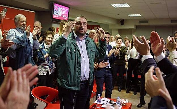 Adrián Barbón anuncia su candidatura a las primarias del PSOE.