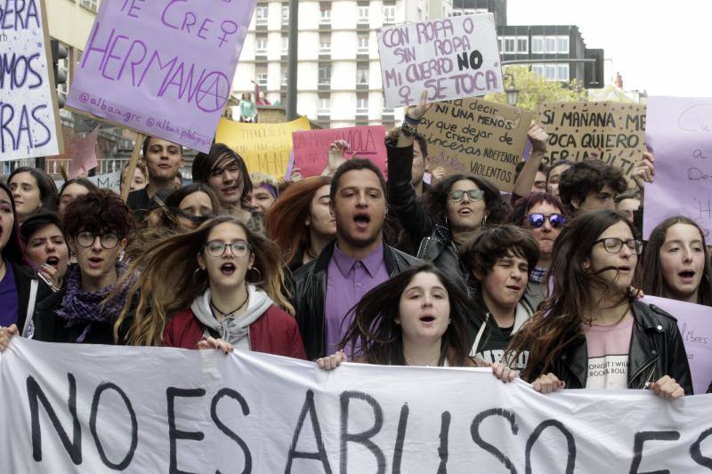 Fotos: Los estudiantes de Oviedo protestan por la sentencia de &#039;La Manada&#039;