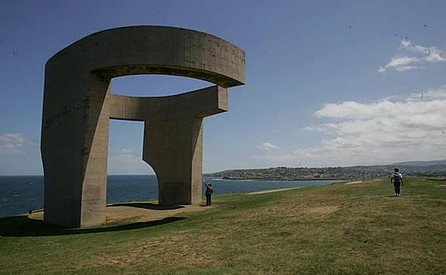 'El elogio del horizonte', una de las esculturas urbanas más impresionantes del país. 