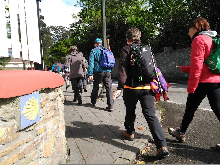 Fotos: La Chiruca recorre el Camino de Santiago entre Muros y Soto de Luiña