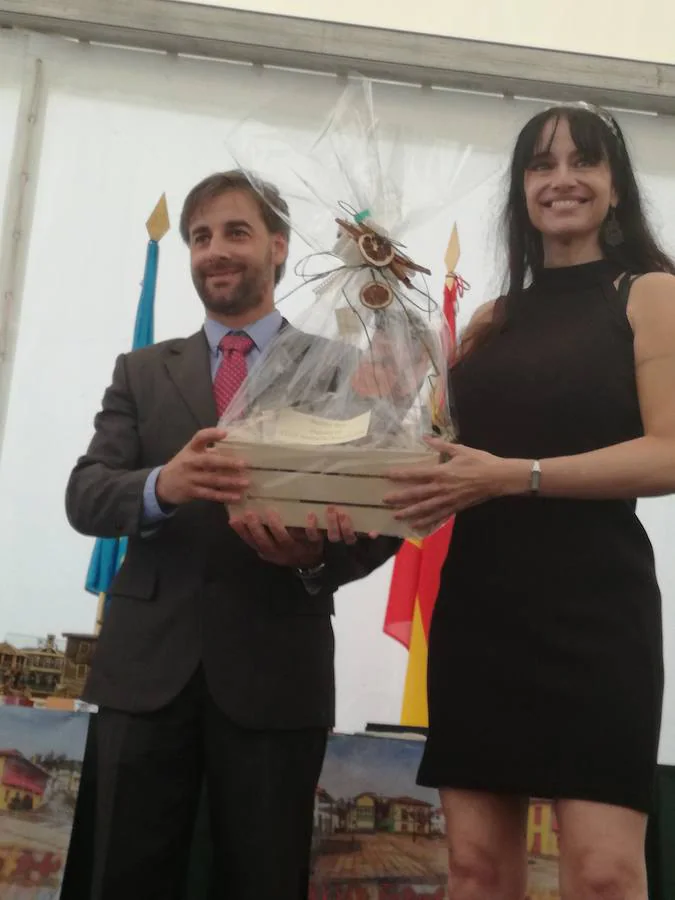 La actriz asturiana Beatriz Rico fue la encargada de pregonar este año el XXXIX Festival del Arroz con Leche de Cabranes