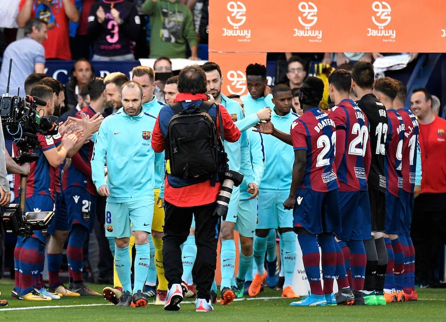 El Barça perdió la imbatibilidad en el Ciutat de Valencia a pesar del hat-trick de Coutinho y el penalti transformado por Suárez. Con esta victoria, el Levante acumula cinco consecutivas en casa 