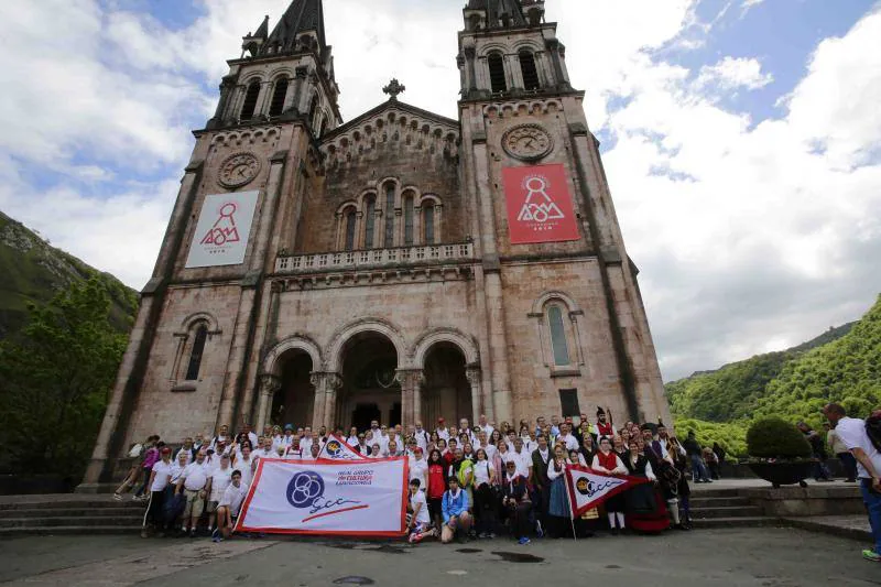 El presidente grupista, Antonio Corripio, señaló en la XXVI Marcha a Covadonga que «el reto es atraer a los niños para que ayuden a conservar estas tradiciones».