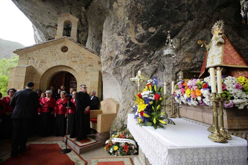 El presidente grupista, Antonio Corripio, señaló en la XXVI Marcha a Covadonga que «el reto es atraer a los niños para que ayuden a conservar estas tradiciones».