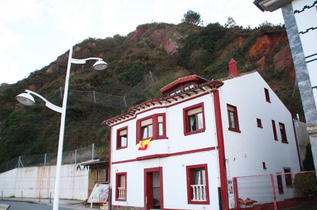 La vivienda desalojada por motivos de seguridad en el paseo. 