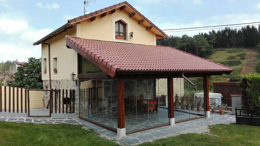 DISEÑA SOLUCIONES EN VIDRIO. Especialistas en sistemas de cerramientos y acondicionamiento de cualquier estancia, Diseña Vidrio te da la solución para poder disfrutar de tu terraza o porche todo el año