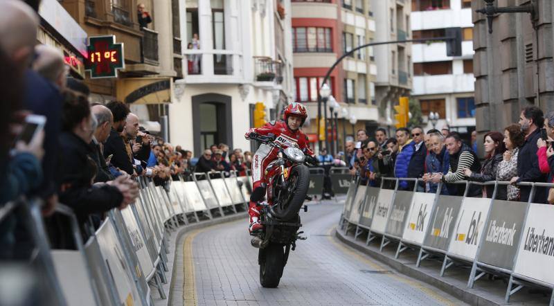 El piloto Emilio Zamora realizó una exhibición de cara al evento que se celebrará los próximos 8, 9 y 10 de junio.