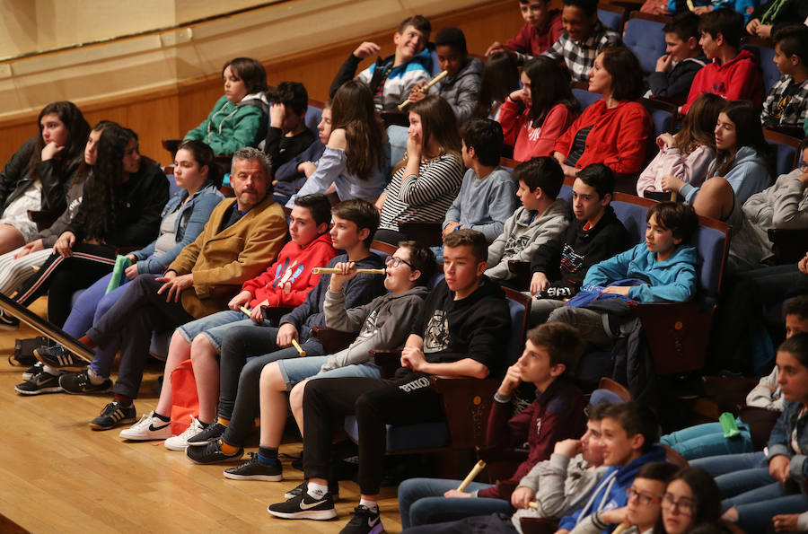 El Auditorio Príncipe Felipe de Oviedo acoge la segunda jornada del programa Link Up dirigido a niños de entre 9 y 13 años. 