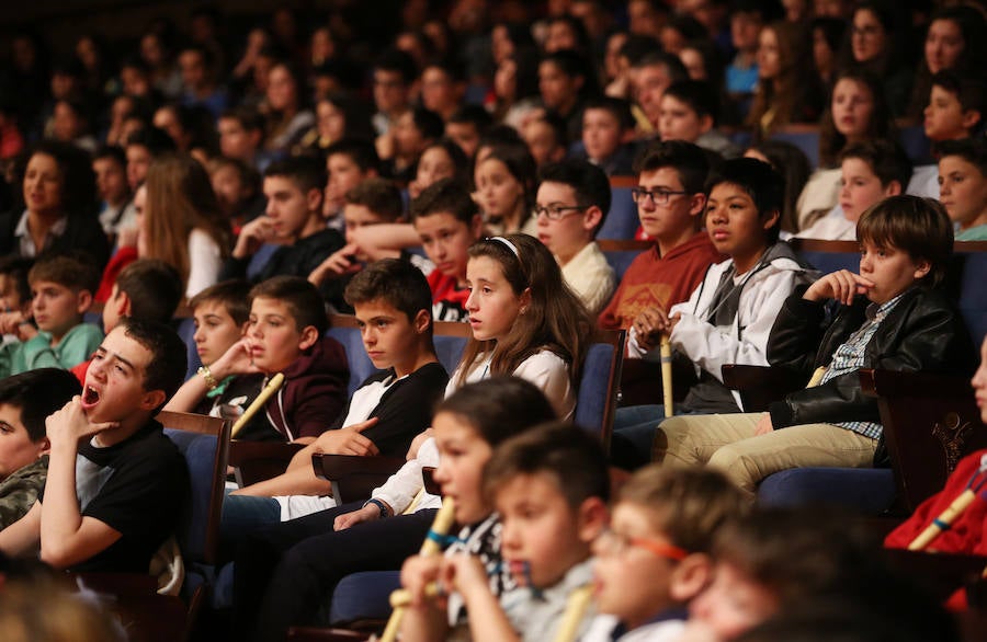 El Auditorio Príncipe Felipe de Oviedo acoge la segunda jornada del programa Link Up dirigido a niños de entre 9 y 13 años. 