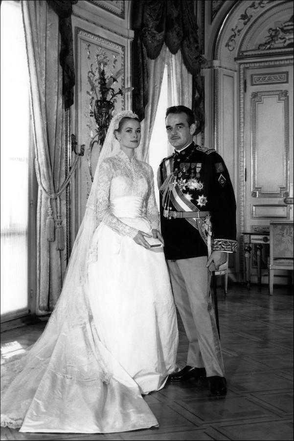 La foto oficial de la boda de Grace Kelly y el príncipe Rainiero III de Mónaco