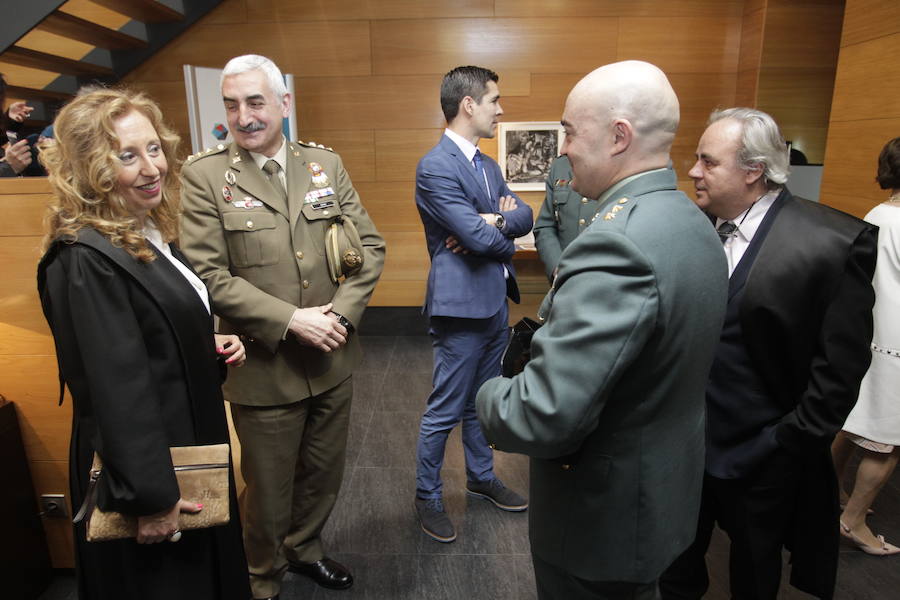 El presidente del TSJA, Ignacio Vidau, fue distinguido como colegiado honorario en una ceremonia en la que también se nombró colegiado de honor al humorista gráfico y colaborador de EL COMERCIO, 'Néstor' y a la precursora de la Agrupación de Abogados Jóvenes y de la Escuela de Práctica Jurídica, Alicia Fernández del Castillo