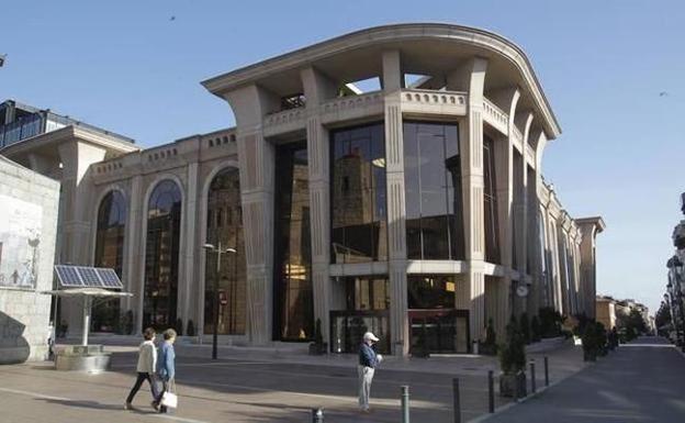 Evacúan a mil niños del Auditorio