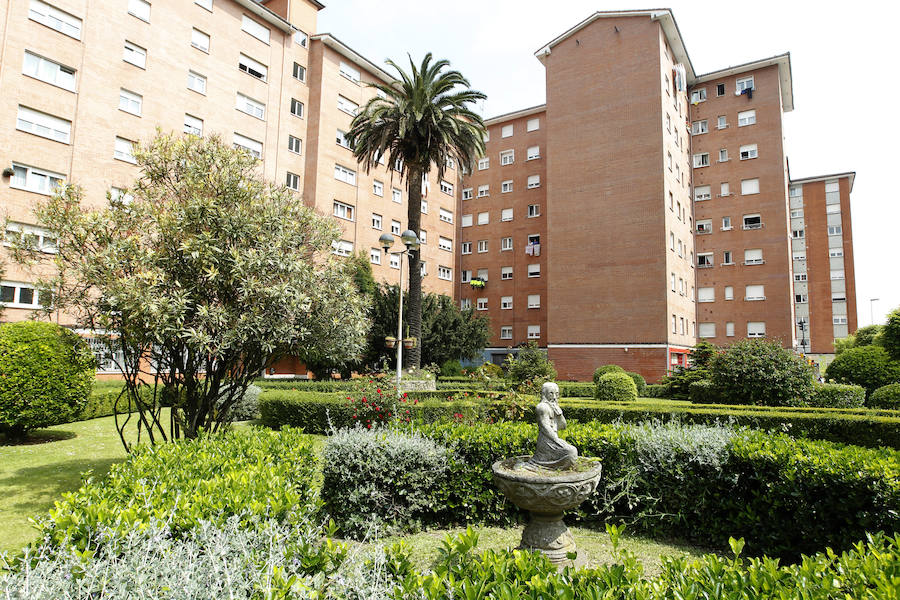 El coordinador federal de IU asistió a la inauguración de los jardines de los Abogados de Atocha' en la calle Peña Santa de Enol, nombre que se otorga a propuesta de IU en memoria de los cinco abogados laboralistas asesinados por terroristas de ultra derecha hace ahora 41 años