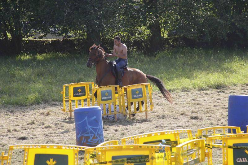 Más de sesenta jinetes participaron en la concentración ecuestre de El Peral.
