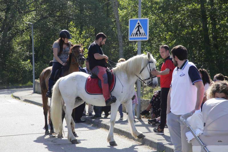 Más de sesenta jinetes participaron en la concentración ecuestre de El Peral.