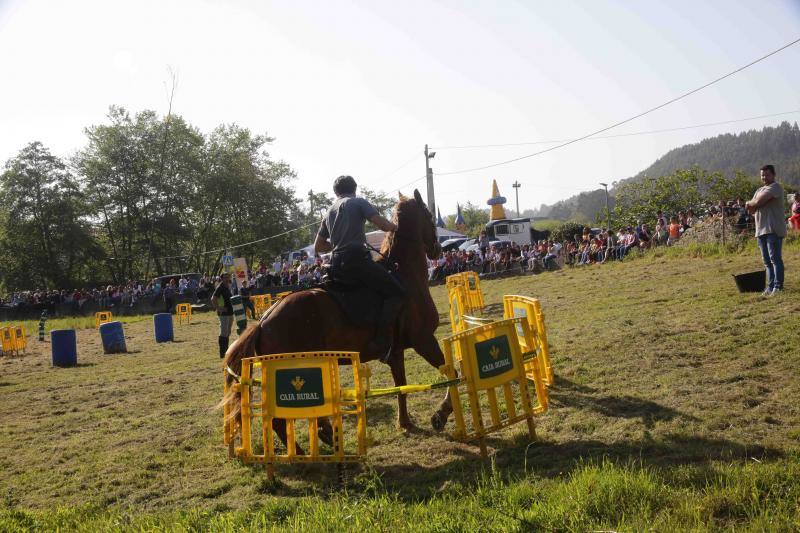 Más de sesenta jinetes participaron en la concentración ecuestre de El Peral.