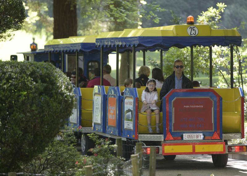 Los puestos tradicionales y los juegos infantiles amenizaron la jornada festiva.