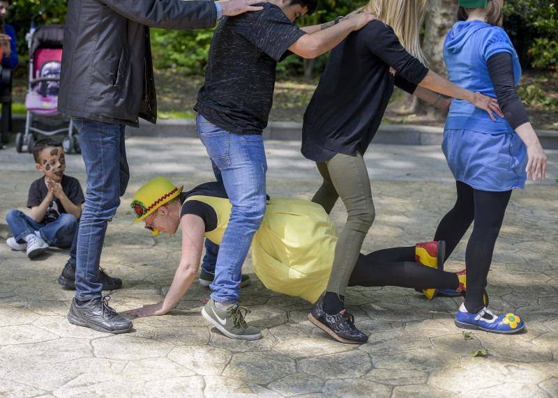 Los puestos tradicionales y los juegos infantiles amenizaron la jornada festiva.