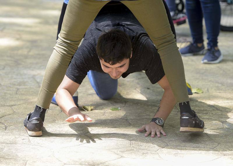 Los puestos tradicionales y los juegos infantiles amenizaron la jornada festiva.