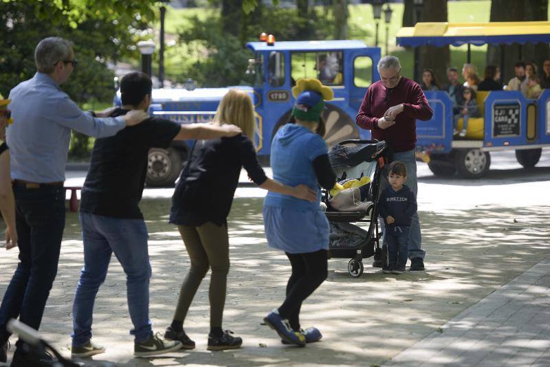 Los puestos tradicionales y los juegos infantiles amenizaron la jornada festiva.