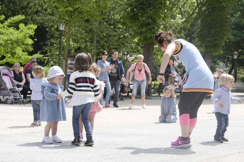 Los puestos tradicionales y los juegos infantiles amenizaron la jornada festiva.