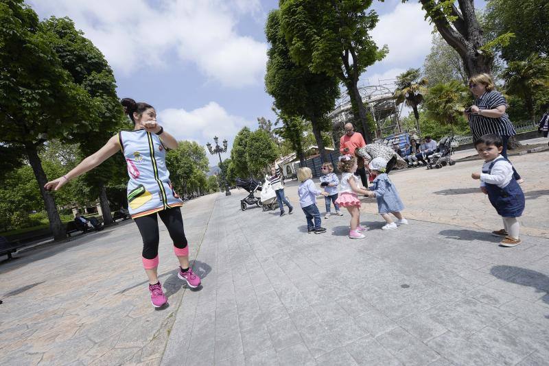 Los puestos tradicionales y los juegos infantiles amenizaron la jornada festiva.