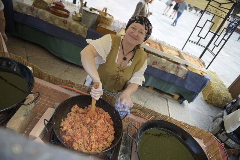 Los puestos tradicionales y los juegos infantiles amenizaron la jornada festiva.